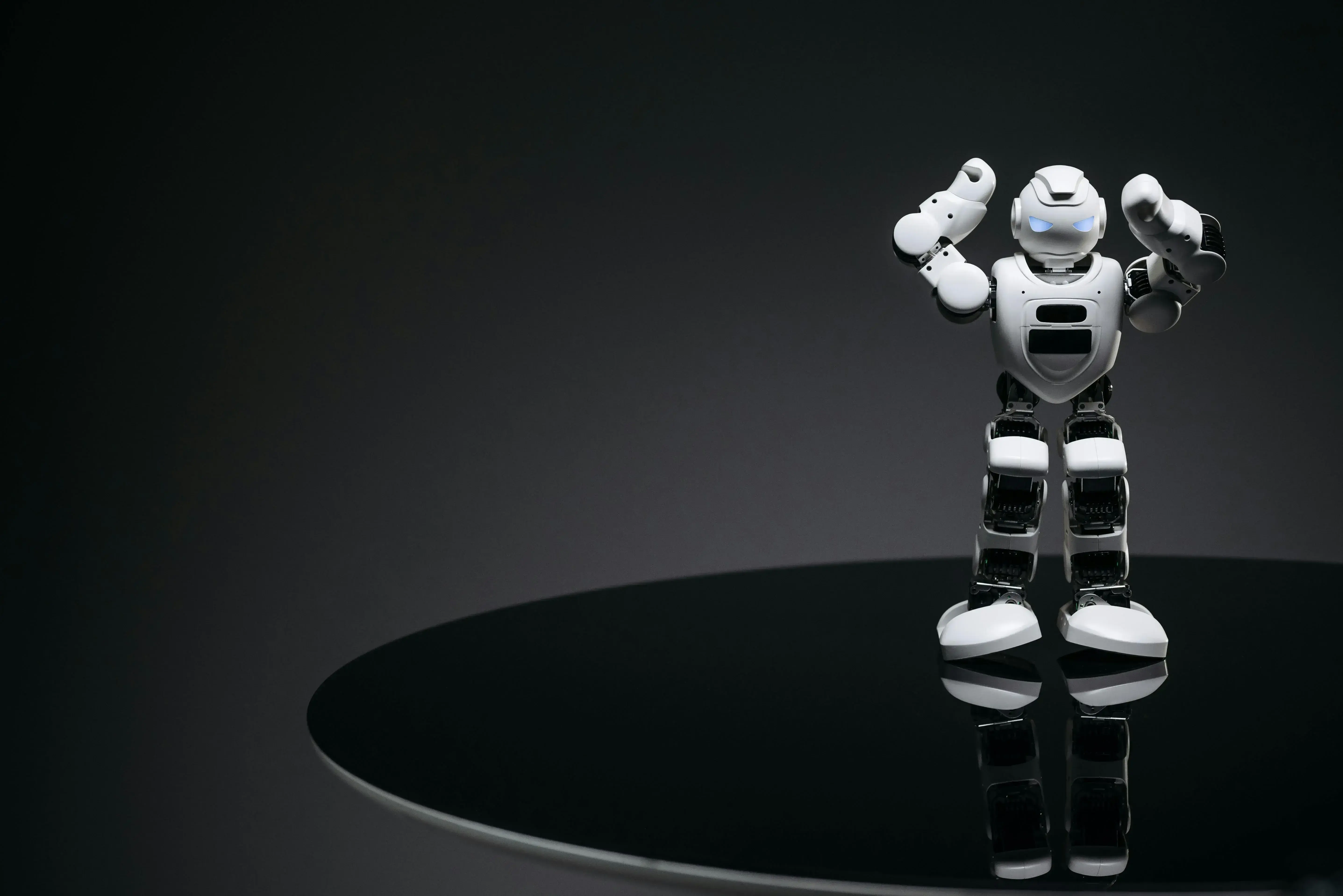 Comparison between AI agents and chatbots for business applications